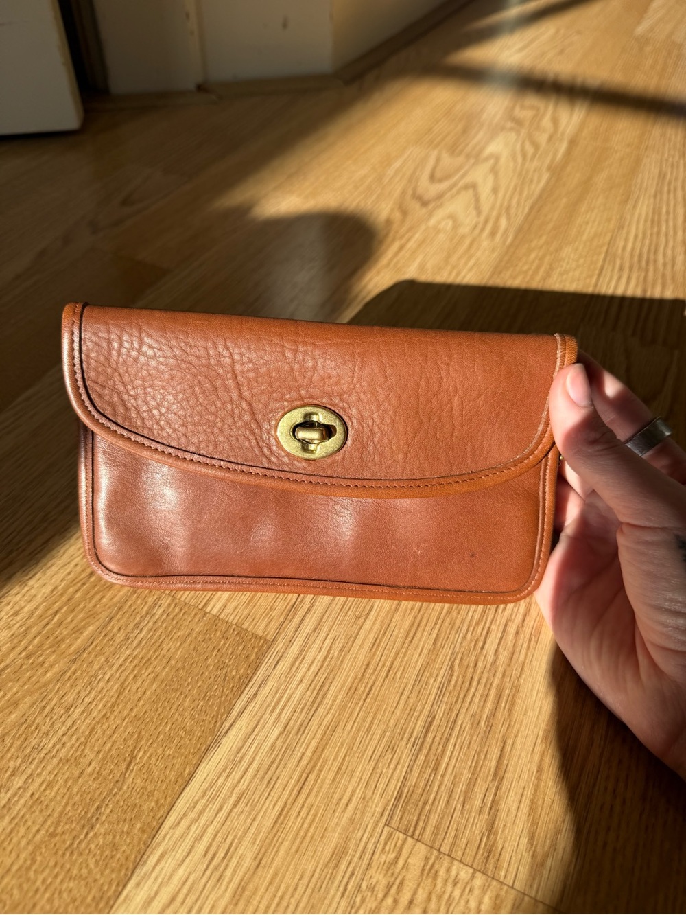 Vintage Coach Turnlock Leather Pouch Wallet with Original Hang Tag